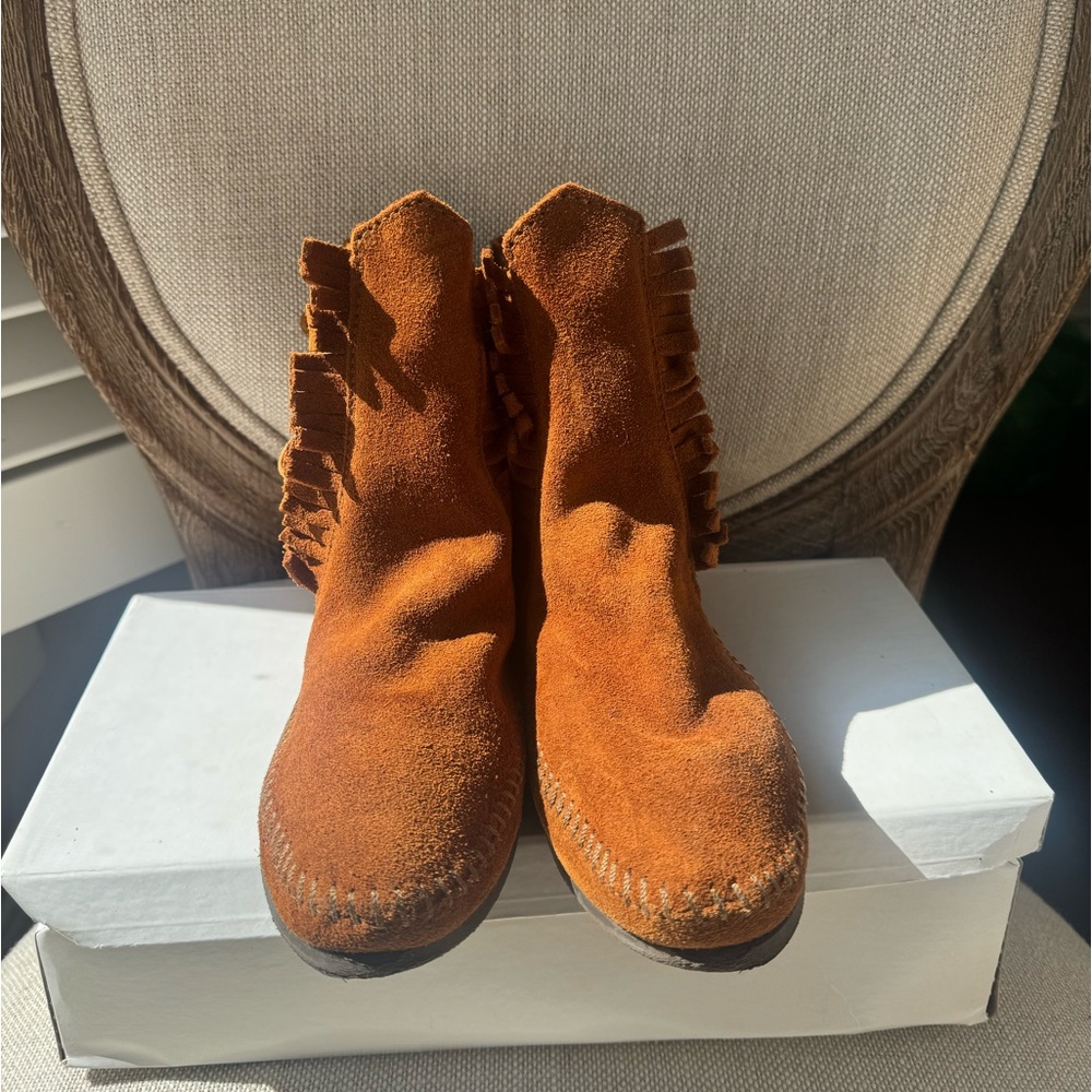 Minnetonka Two Button Hardsole Boot Festival Conc… - image 6